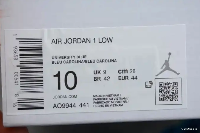 AO9944-441 Jordan (W) Air UNC Low 1 0615